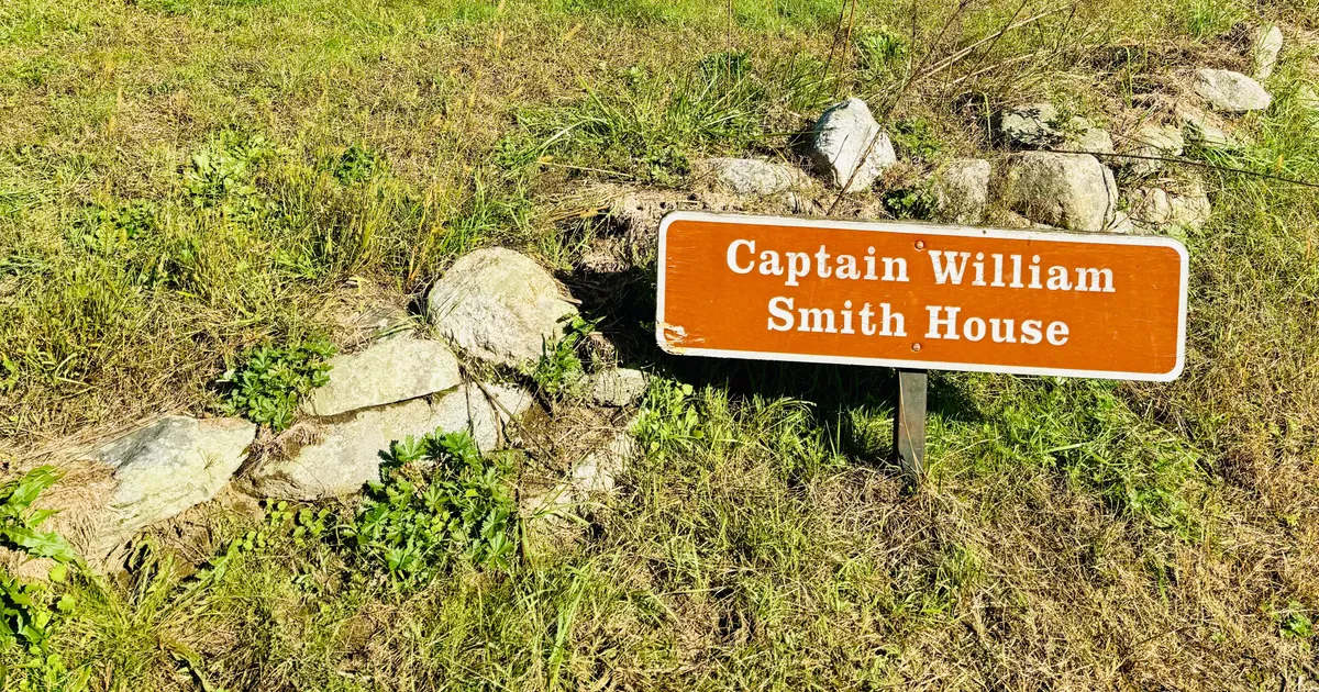 Located on Battle Road, the Smith House was home of Captain John Smith of the Lincoln Militia.